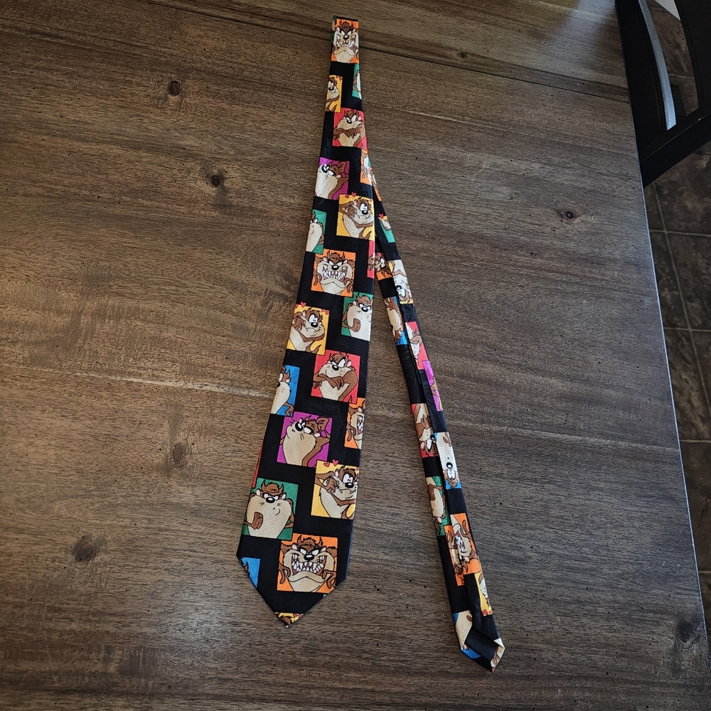 3/20.00. Vintage Tasmanian Devil Tie